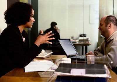 英語翻譯服務(wù) 助力國際企業(yè)打破語言壁壘